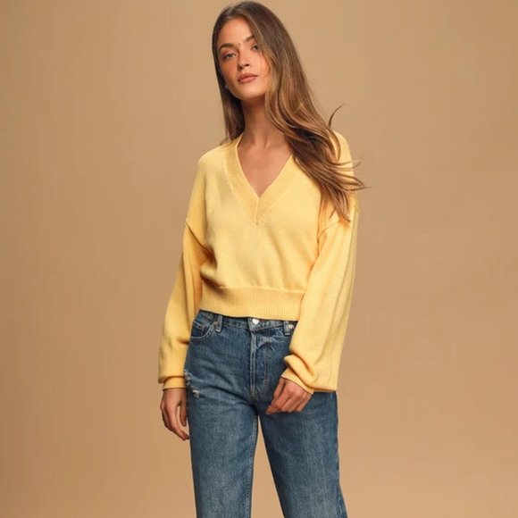 Lulus Sweaters - NWT Just a Moment Light Yellow V-Neck Cropped Sweater
